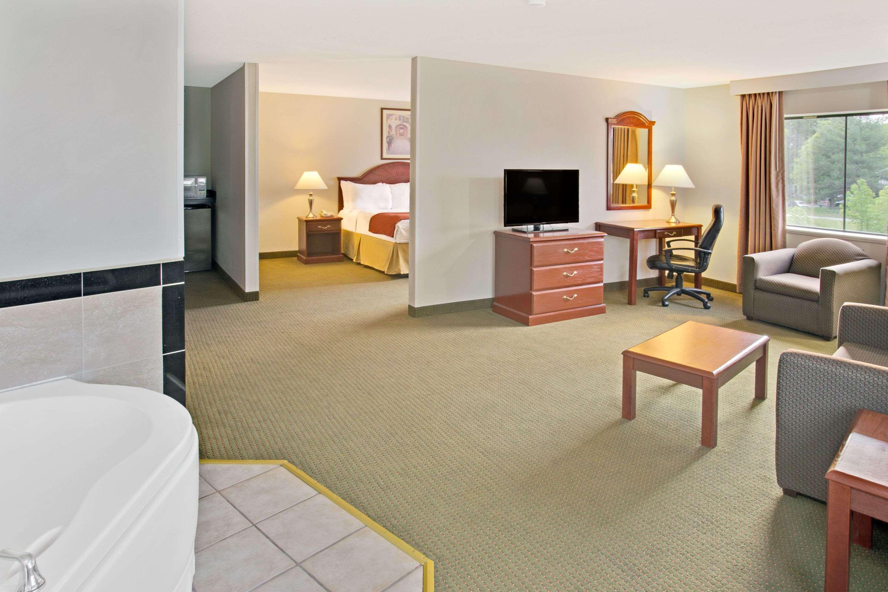 Days Inn & Suites By Wyndham Laurel Near Fort Meade Esterno foto