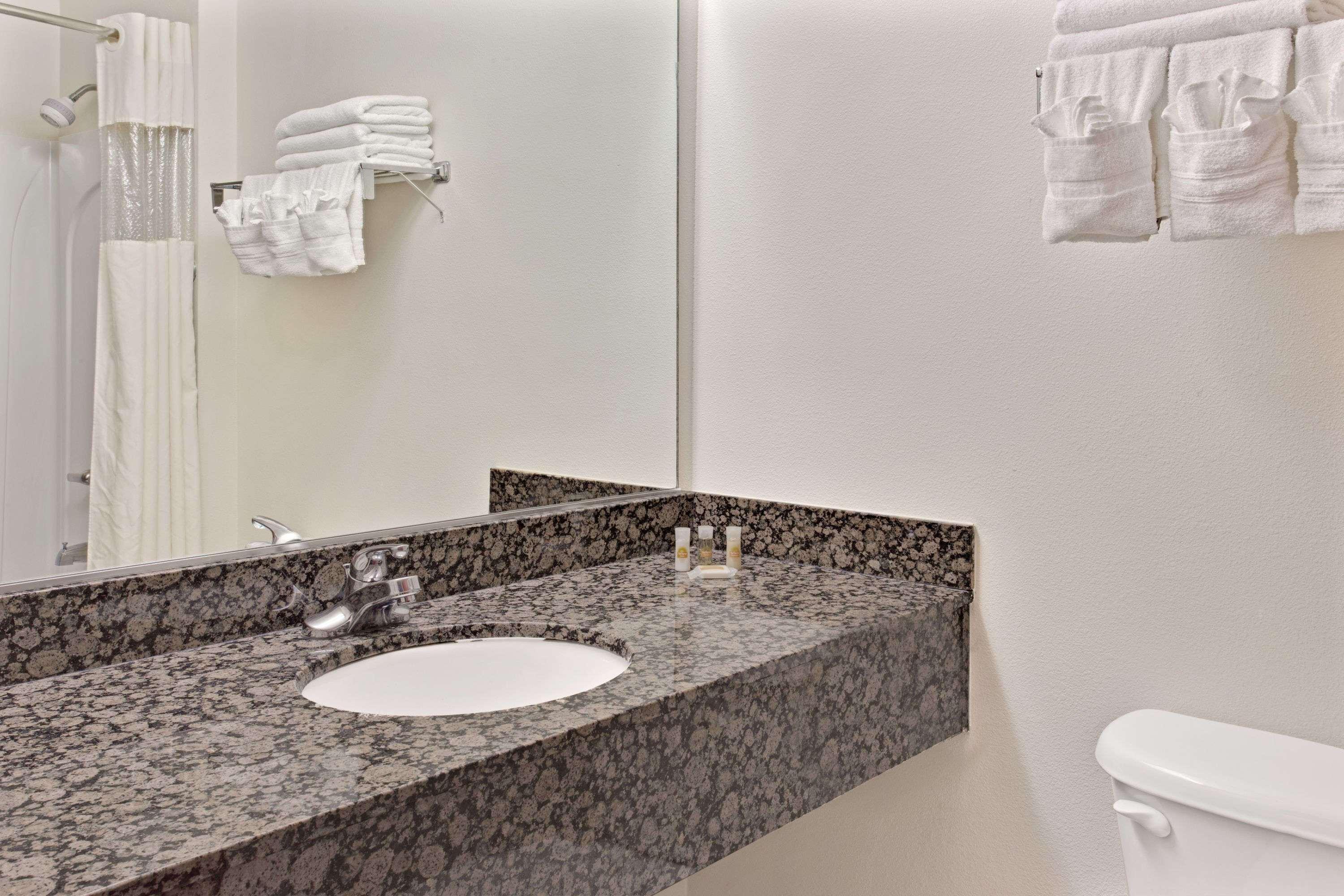 Days Inn & Suites By Wyndham Laurel Near Fort Meade Esterno foto