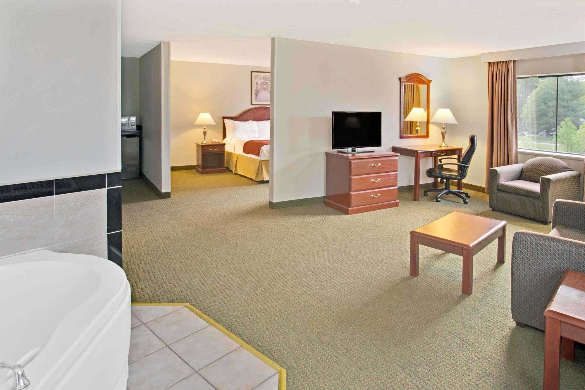 Days Inn & Suites By Wyndham Laurel Near Fort Meade Esterno foto
