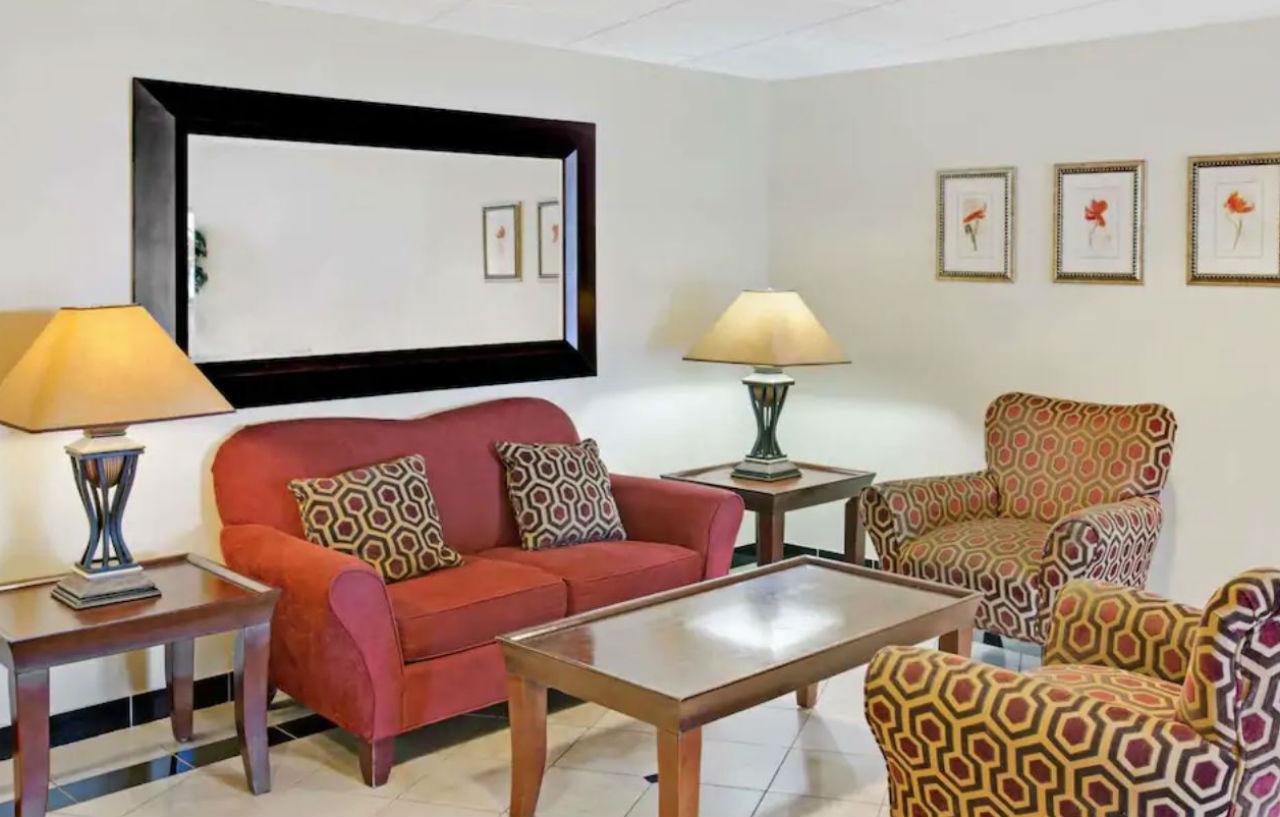Days Inn & Suites By Wyndham Laurel Near Fort Meade Esterno foto
