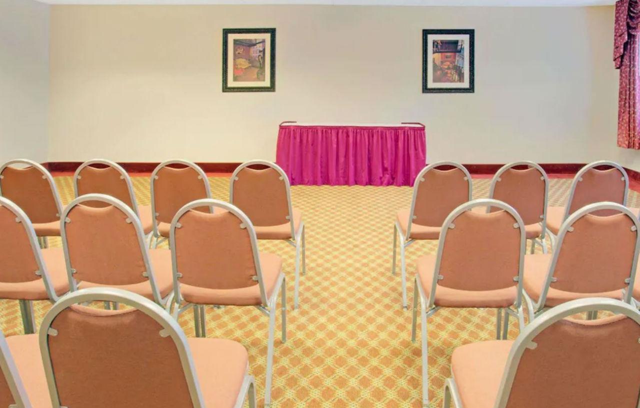 Days Inn & Suites By Wyndham Laurel Near Fort Meade Esterno foto